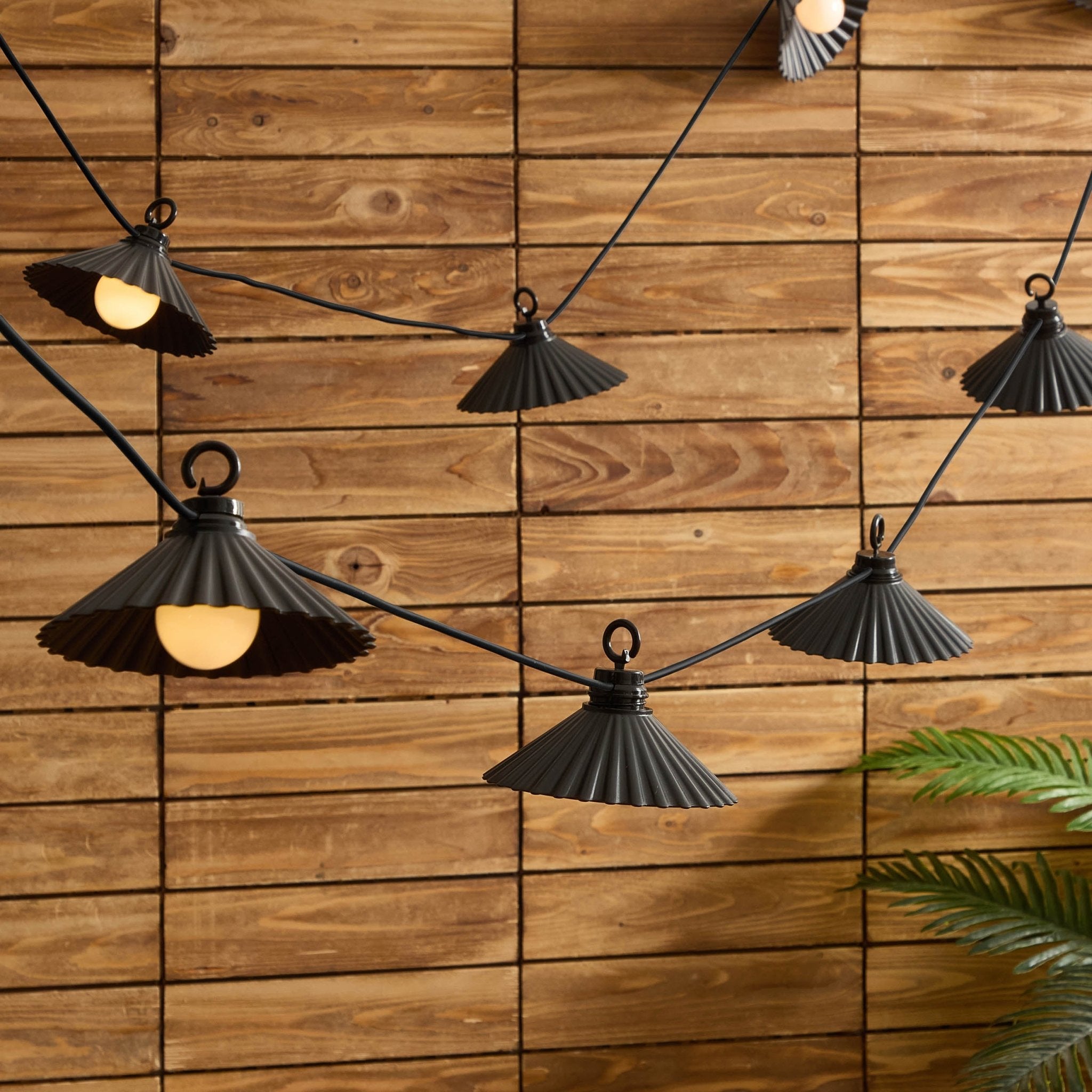 10 Indoor/Outdoor Flower String Lights (Mains Powered) - White