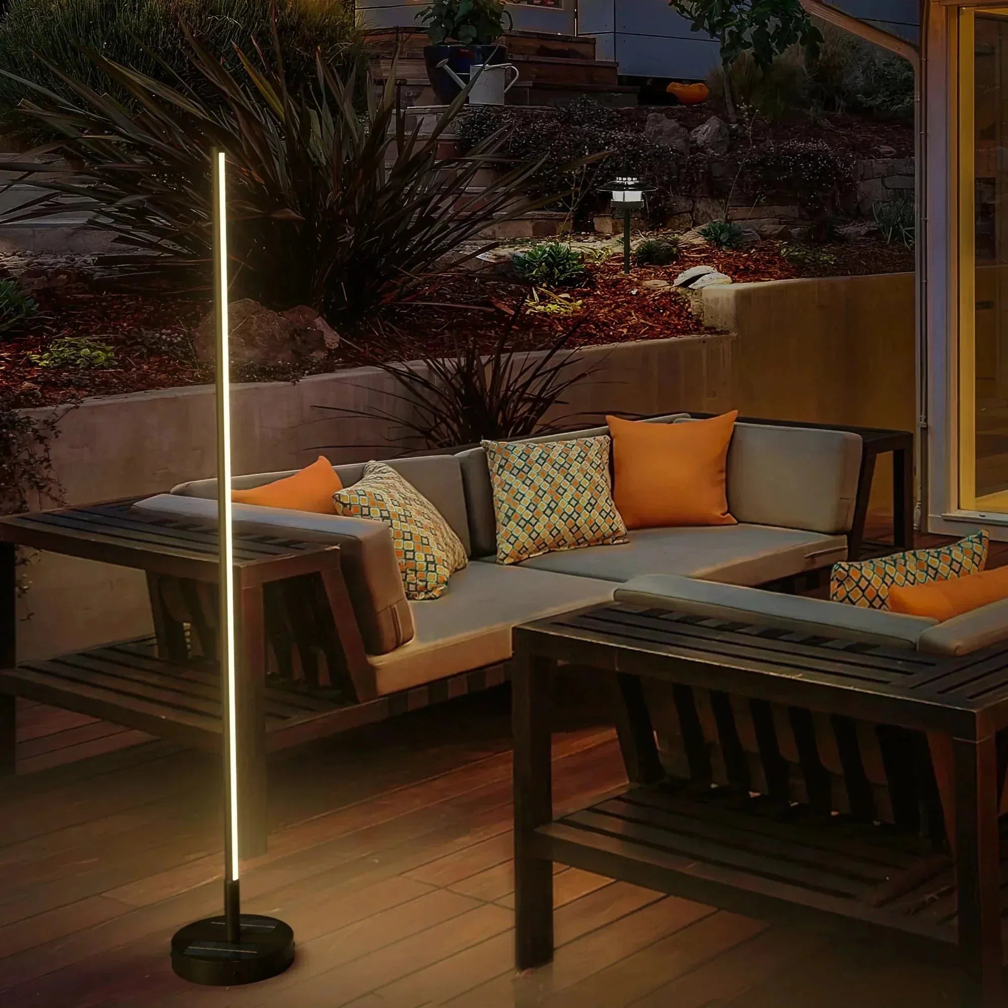 Modern Outdoor Solar Lights Stylish Solar-Powered Garden Lamp With Wireless Charging
