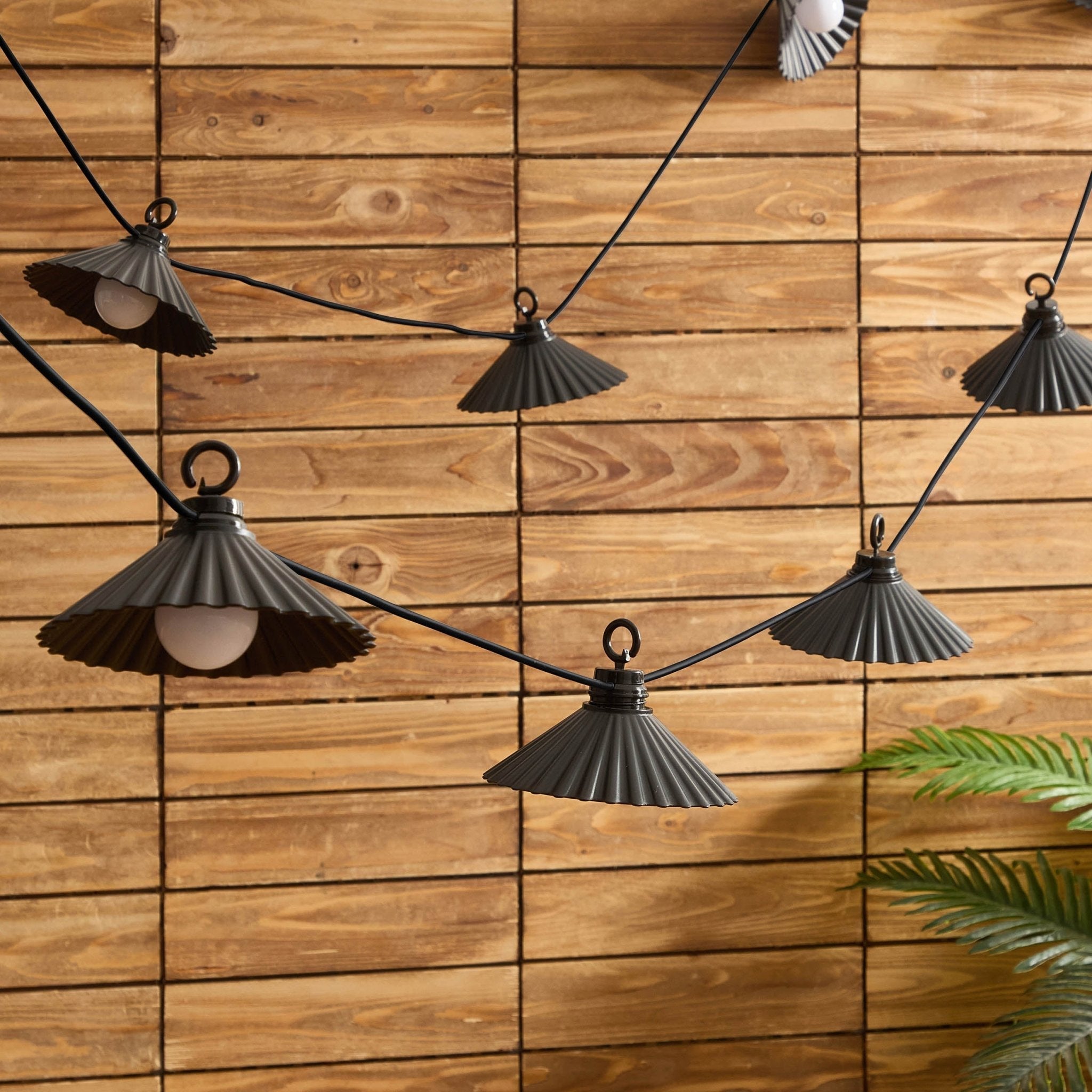 10 Indoor/Outdoor Flower String Lights (Mains Powered) - White