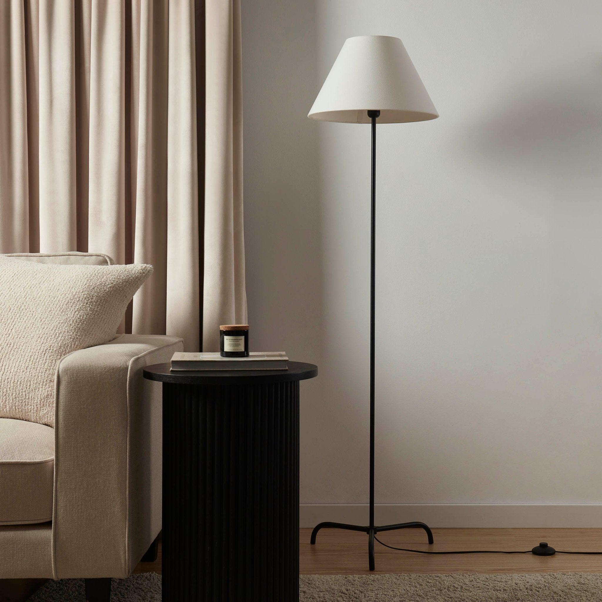 Sisu Minimalist Floor Lamp - Black/White