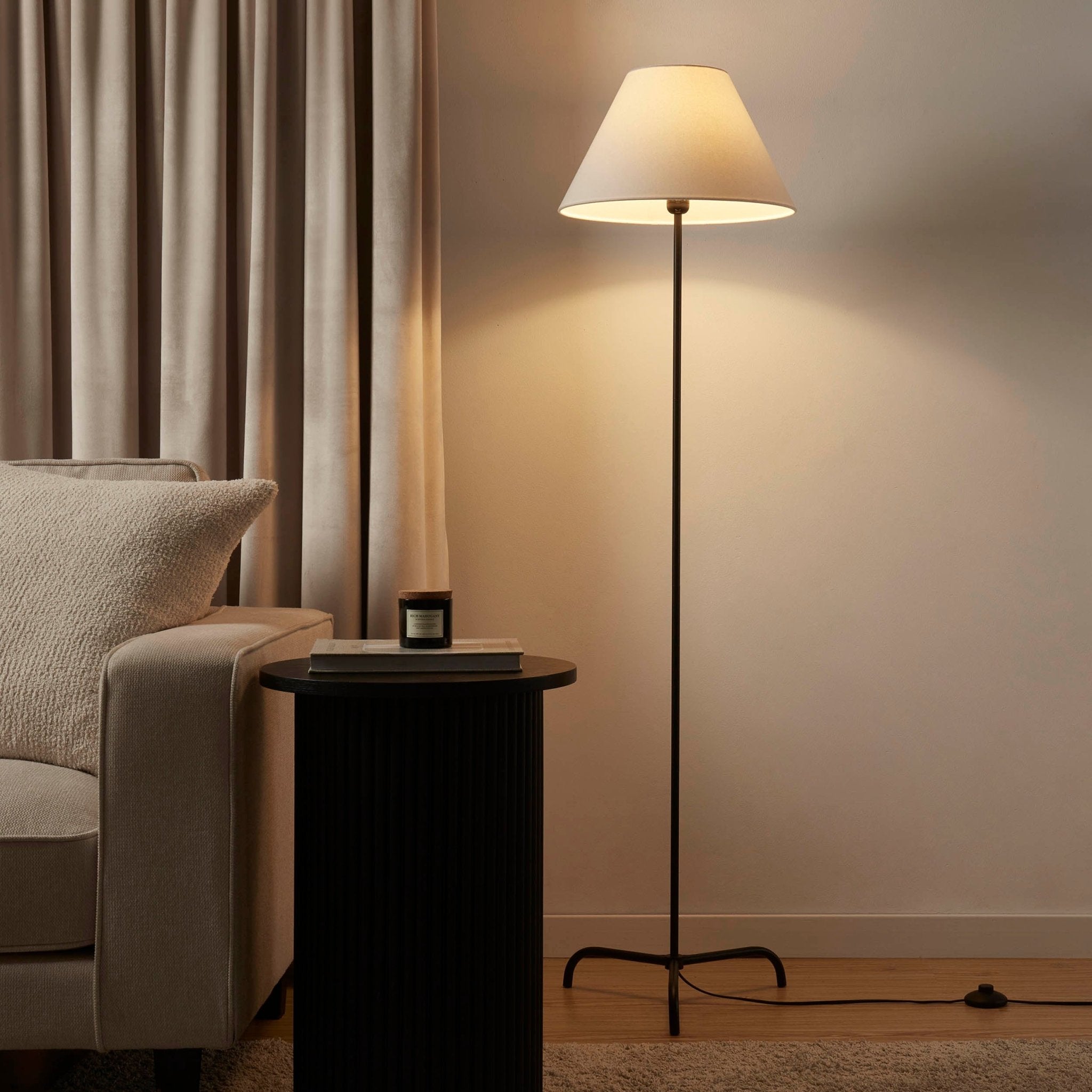 Sisu Minimalist Floor Lamp - Black/White